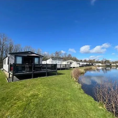 Lakeside Location, Sleeps 8, 3 Bedrooms, Fully Glazed Wrap Around Decking, Haven Lakeland, District Feriepark