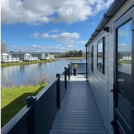 Lakeside Location, Sleeps 8, 3 Bedrooms, Fully Glazed Wrap Around Decking, Haven Lakeland, District Flookburgh