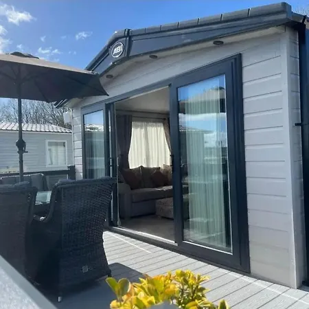 Lakeside Location, Sleeps 8, 3 Bedrooms, Fully Glazed Wrap Around Decking, Haven Lakeland, District Flookburgh