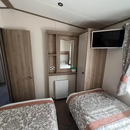 منتزه العطل Lakeside Location, Sleeps 8, 3 Bedrooms, Fully Glazed Wrap Around Decking, Haven Lakeland, District Flookburgh